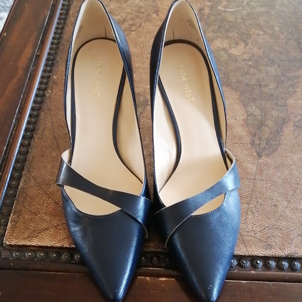 Nine West 9.5 blue pumps